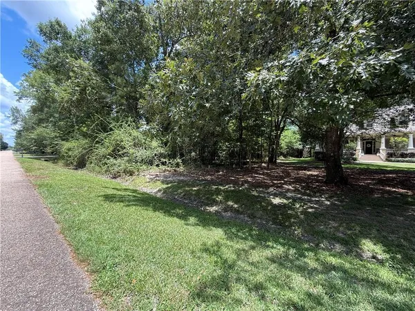 $150,000 | Lot 2 Old Mandeville Lane, Mandeville, LA 70448