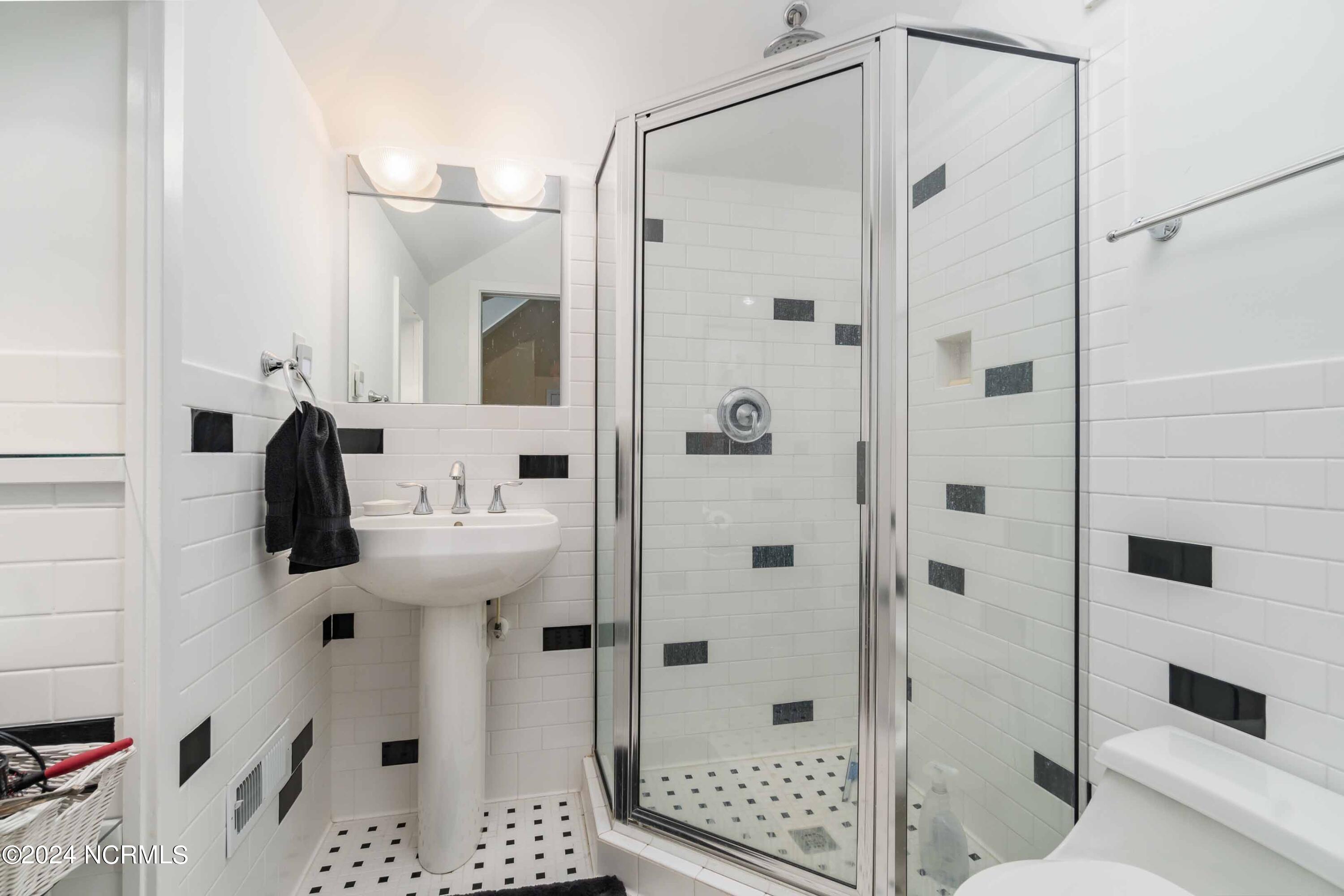 12 Orchard Point Road Oriental, NC 28571 - Photo 46 of 53 Studio Bath