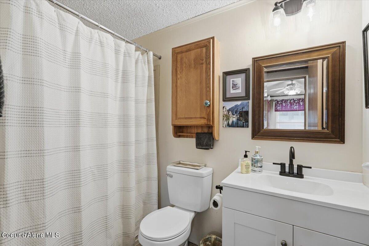 1249 West Shane Drive Coeur D'Alene, ID 83815 - Photo 16 of 42 Guest Bath