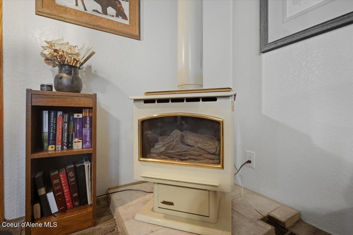 1249 West Shane Drive Coeur D'Alene, ID 83815 - Photo 6 of 42 Gas Stove