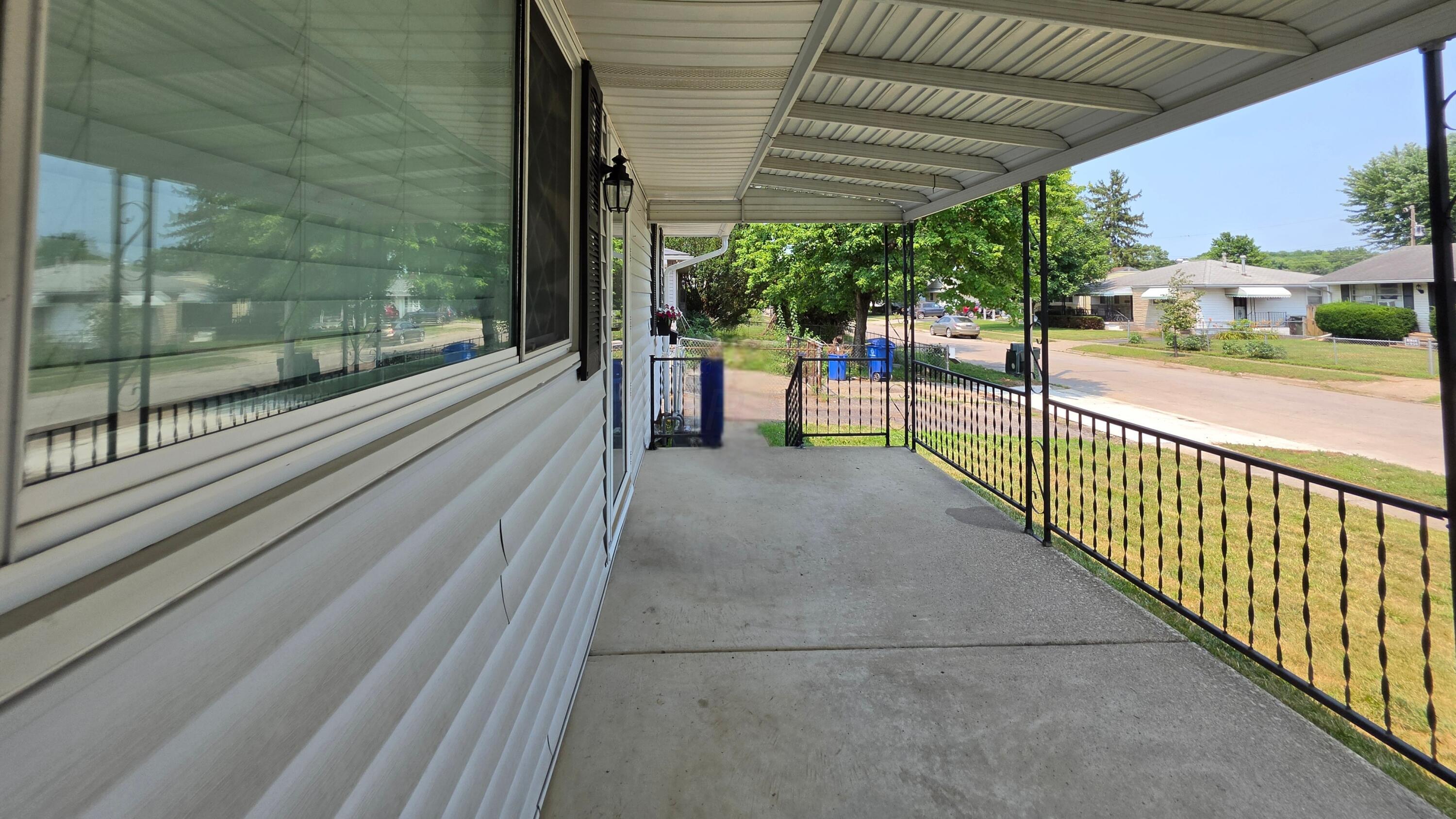 3137 Hillgate Road Columbus, OH 43207 - Photo 4 of 36 Covered front porch
