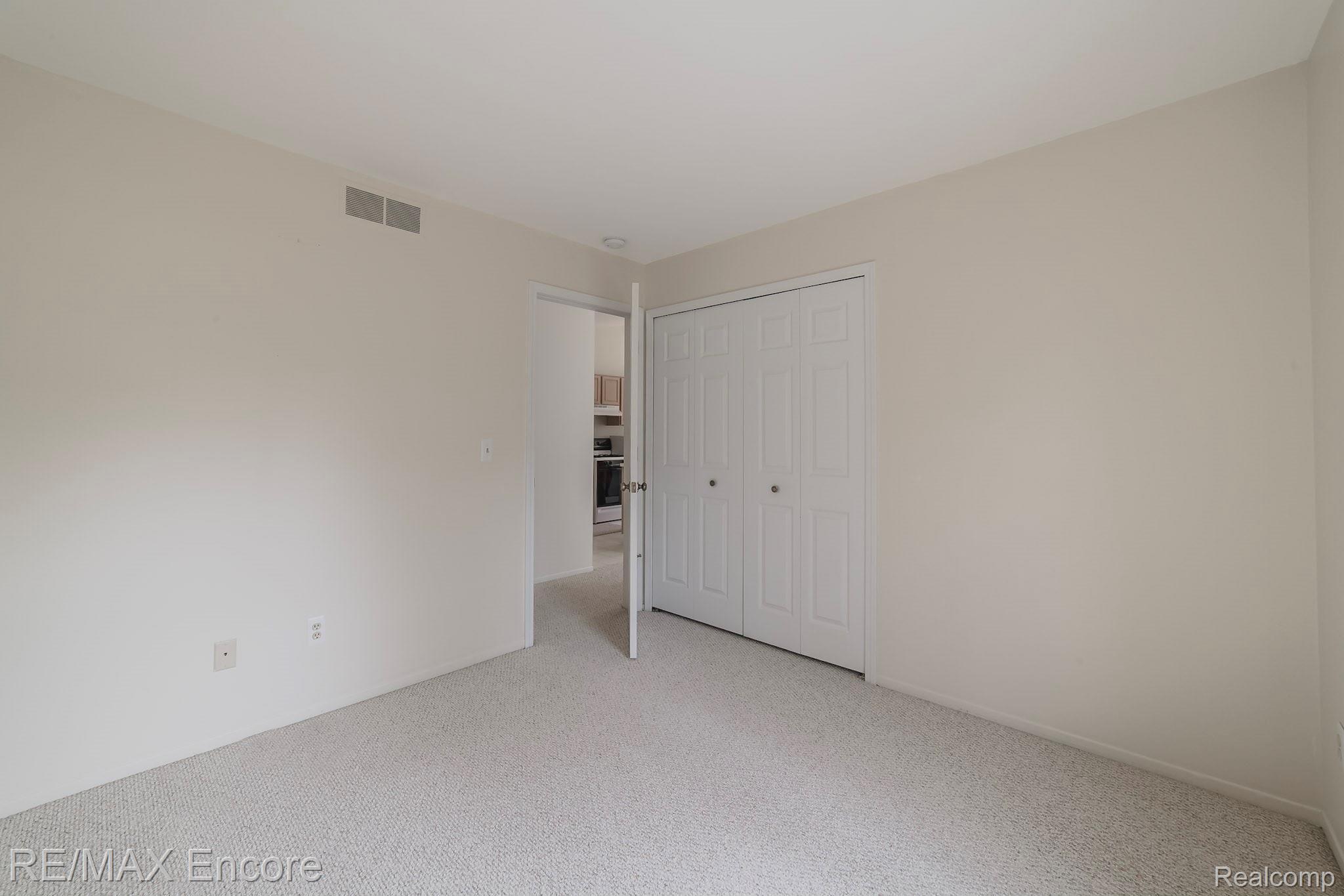 90 Pine Tree Ridge, Unit 4 Waterford, MI 48327 - Photo 14 of 18 Large double closet in second bedroom.