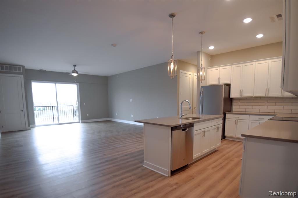1401 South Rochester Road, Unit #103 Rochester, MI 48307 - Photo 3 of 11