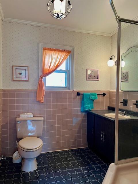 2955 Avenue P Brooklyn, NY 11229 - Photo 17 of 22 a bathroom with a toilet a sink and mirror