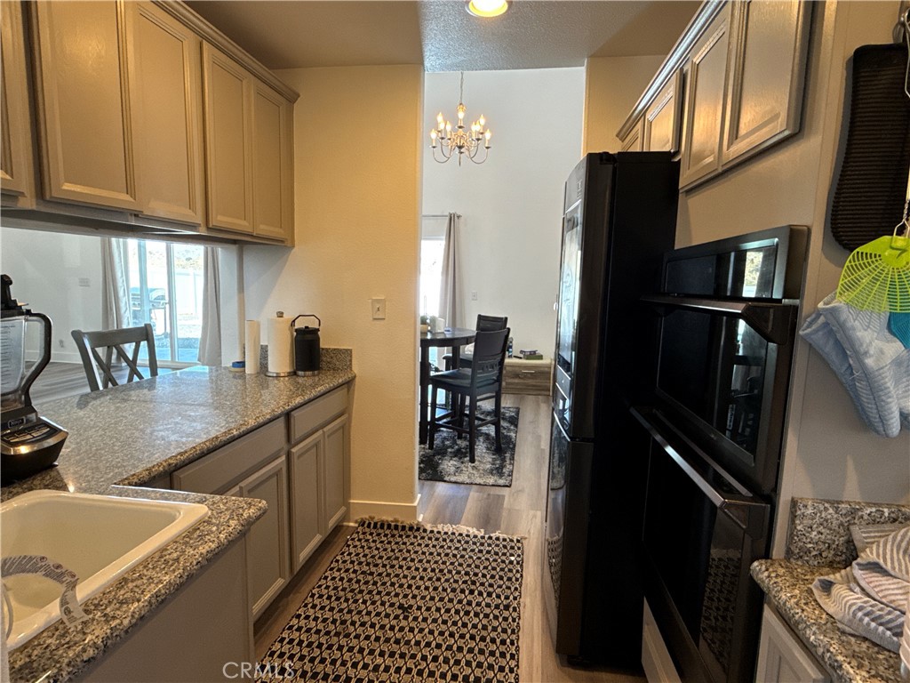 13975 Barker Road Apple Valley, CA 92307 - Photo 10 of 44