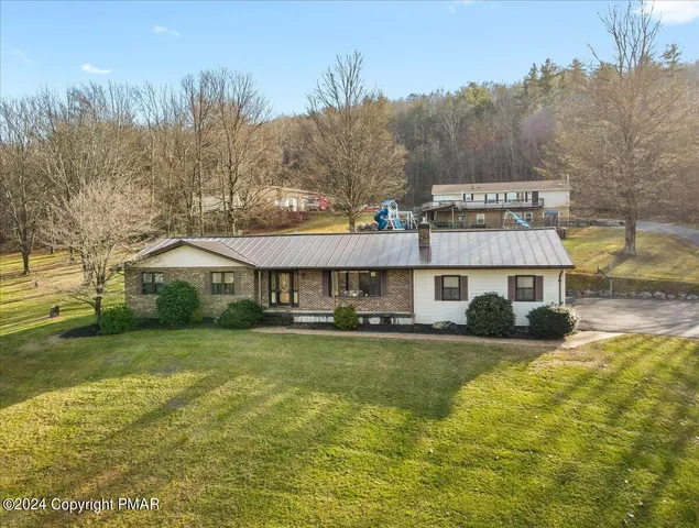 $725,000 | 219 Stone Row Drive, Sciota, PA 18354