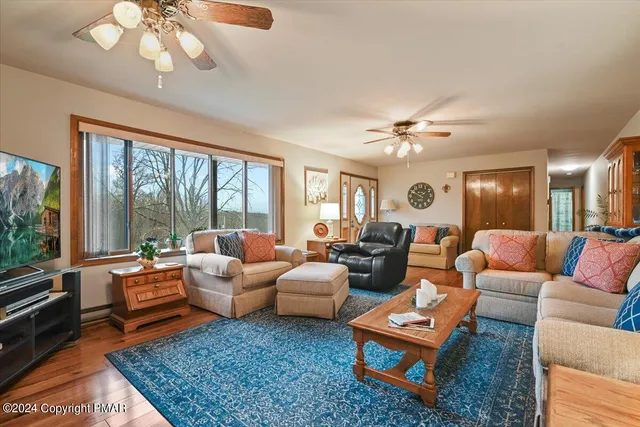 $725,000 | 219 Stone Row Drive, Sciota, PA 18354