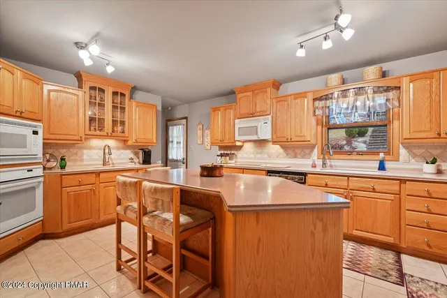 $725,000 | 219 Stone Row Drive, Sciota, PA 18354