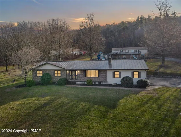 $725,000 | 219 Stone Row Drive, Sciota, PA 18354