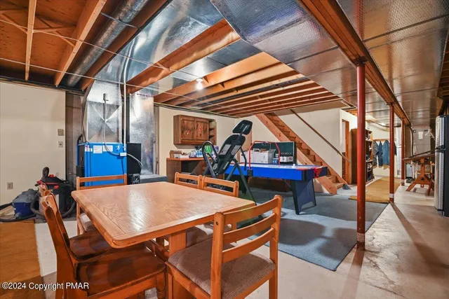 $725,000 | 219 Stone Row Drive, Sciota, PA 18354