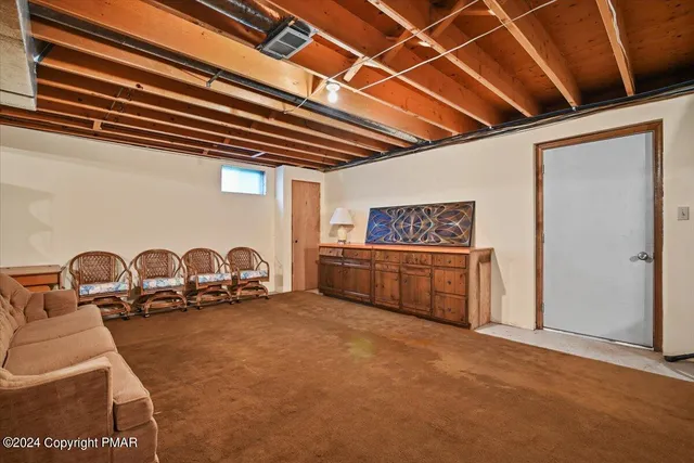 $725,000 | 219 Stone Row Drive, Sciota, PA 18354