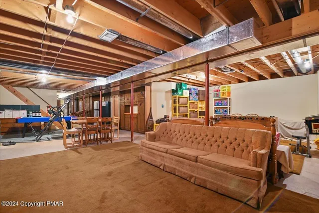 $725,000 | 219 Stone Row Drive, Sciota, PA 18354