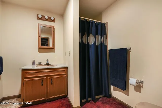 $725,000 | 219 Stone Row Drive, Sciota, PA 18354