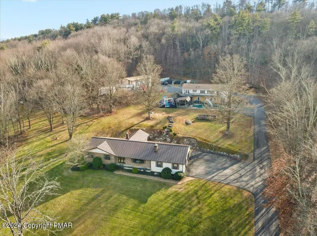 $725,000 | 219 Stone Row Drive, Sciota, PA 18354