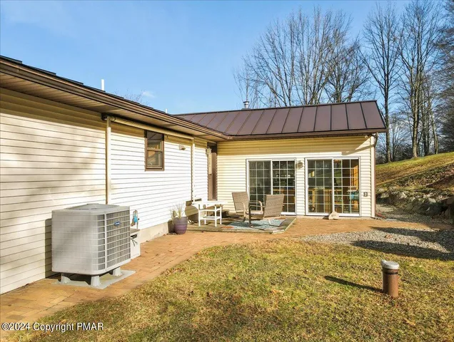 $725,000 | 219 Stone Row Drive, Sciota, PA 18354