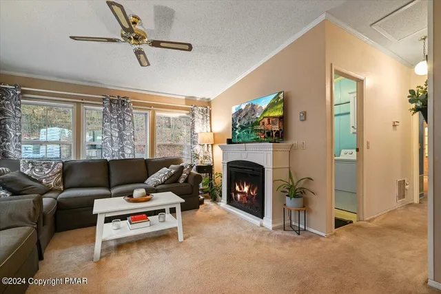 $725,000 | 219 Stone Row Drive, Sciota, PA 18354