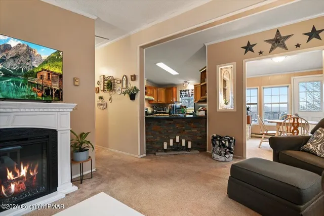 $725,000 | 219 Stone Row Drive, Sciota, PA 18354