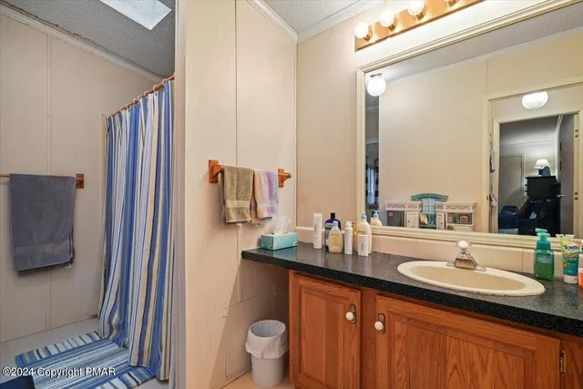 $725,000 | 219 Stone Row Drive, Sciota, PA 18354