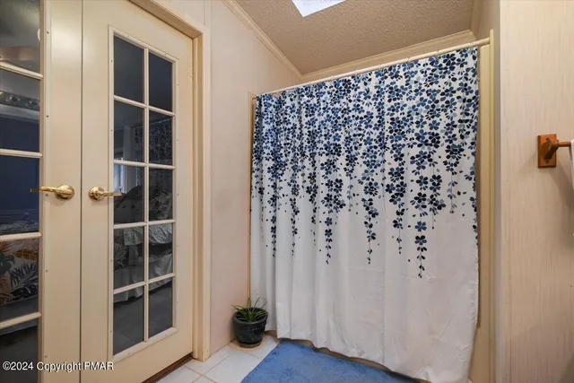 $725,000 | 219 Stone Row Drive, Sciota, PA 18354