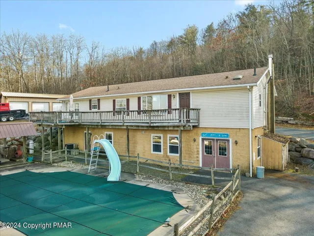 $725,000 | 219 Stone Row Drive, Sciota, PA 18354