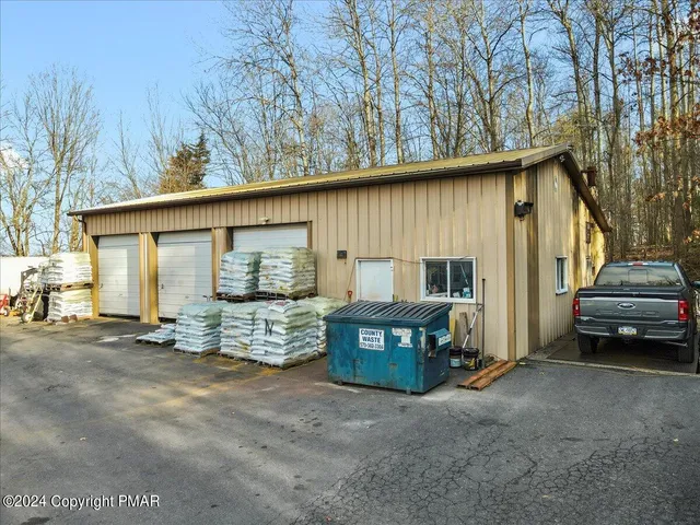 $725,000 | 219 Stone Row Drive, Sciota, PA 18354