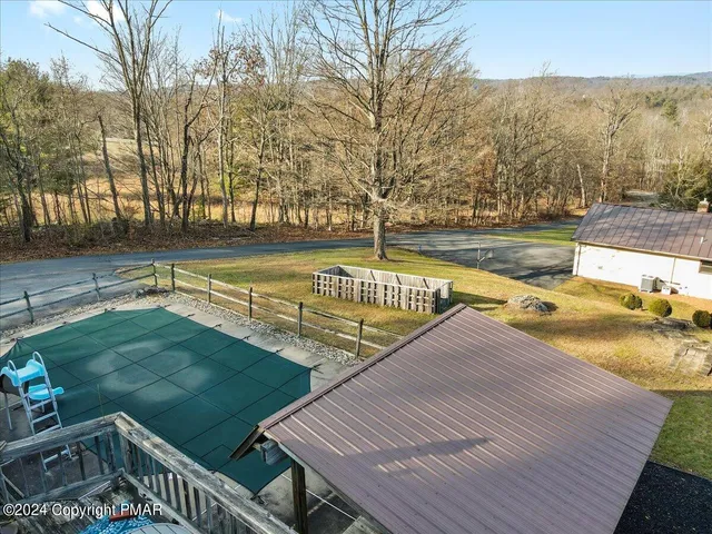 $725,000 | 219 Stone Row Drive, Sciota, PA 18354