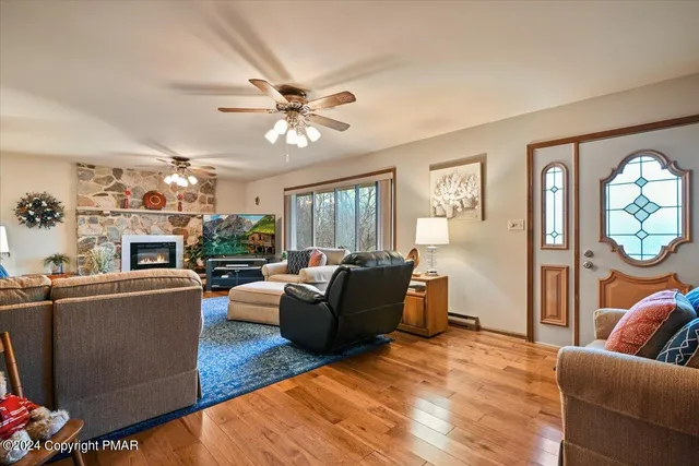 $725,000 | 219 Stone Row Drive, Sciota, PA 18354