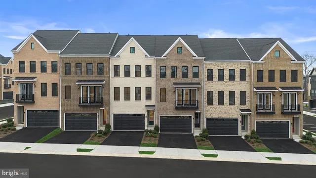 $913,895 | 23021 Blue Eagle Terrace, Ashburn, VA 20148