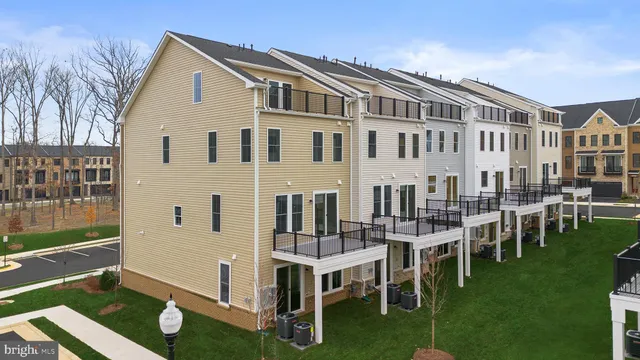 $913,895 | 23021 Blue Eagle Terrace, Ashburn, VA 20148