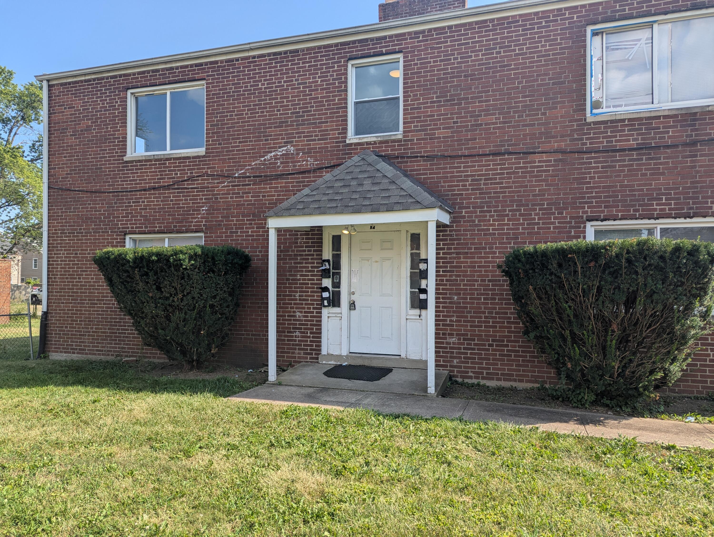 94 North Hampton Road Columbus, OH 43213 - Photo 2 of 23 PXL_20250810_205001484.MP