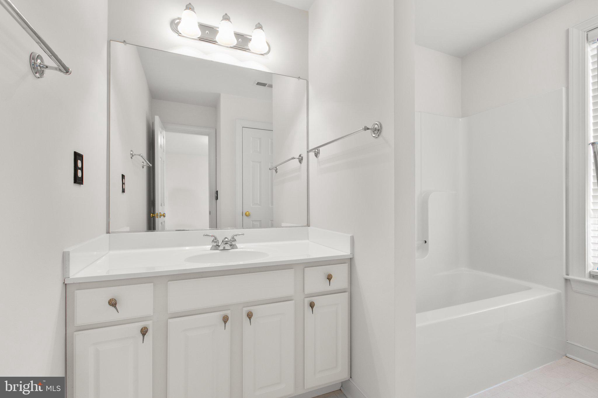 11012 Park Ridge Road Fredericksburg, VA 22408 - Photo 21 of 39 Second Level ensuite bath