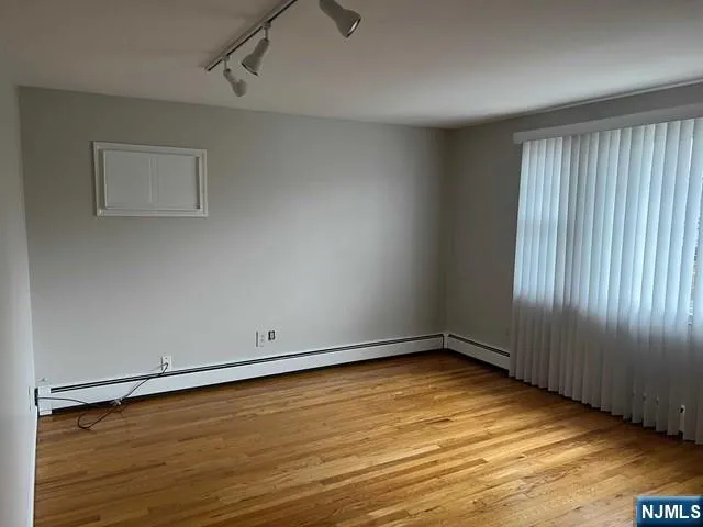 $1,880 | 316 Hamilton Street, Unit 2, Harrison, NJ 07029