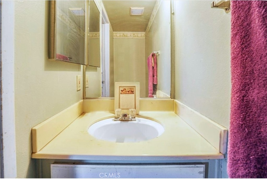 866 West Alondra Boulevard Compton, CA 90220 - Photo 15 of 22