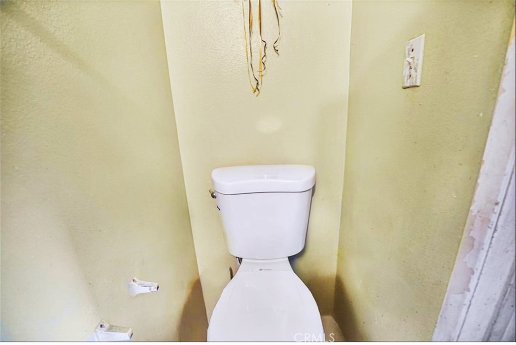 866 West Alondra Boulevard Compton, CA 90220 - Photo 16 of 22