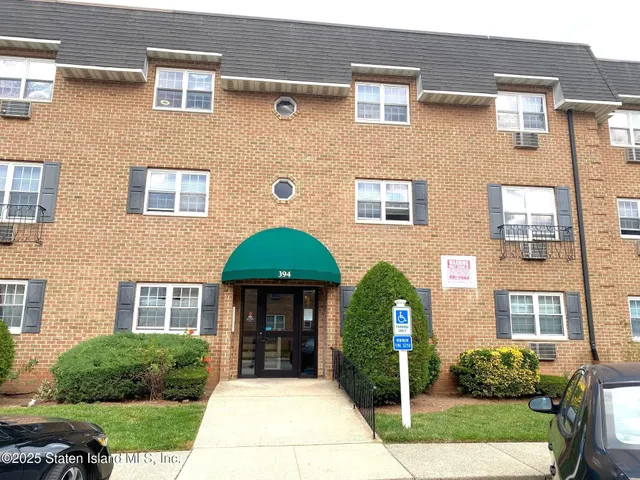 $419,000 | 394 Maryland Avenue, Unit 2A | Rosebank