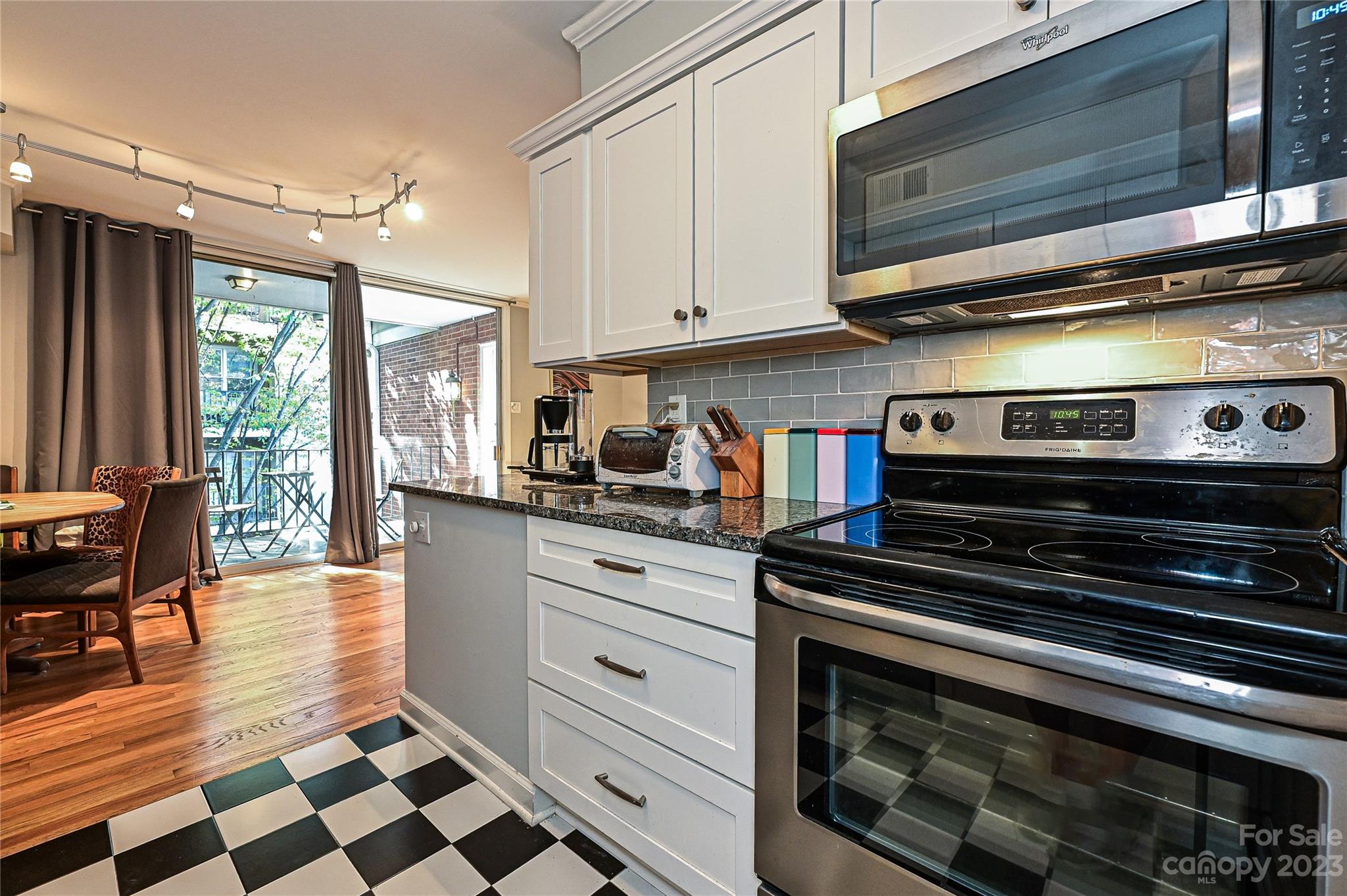 400 Queens Road, Unit B5 Charlotte, NC 28207 - Photo 13 of 20 a kitchen with a stove and a microwave
