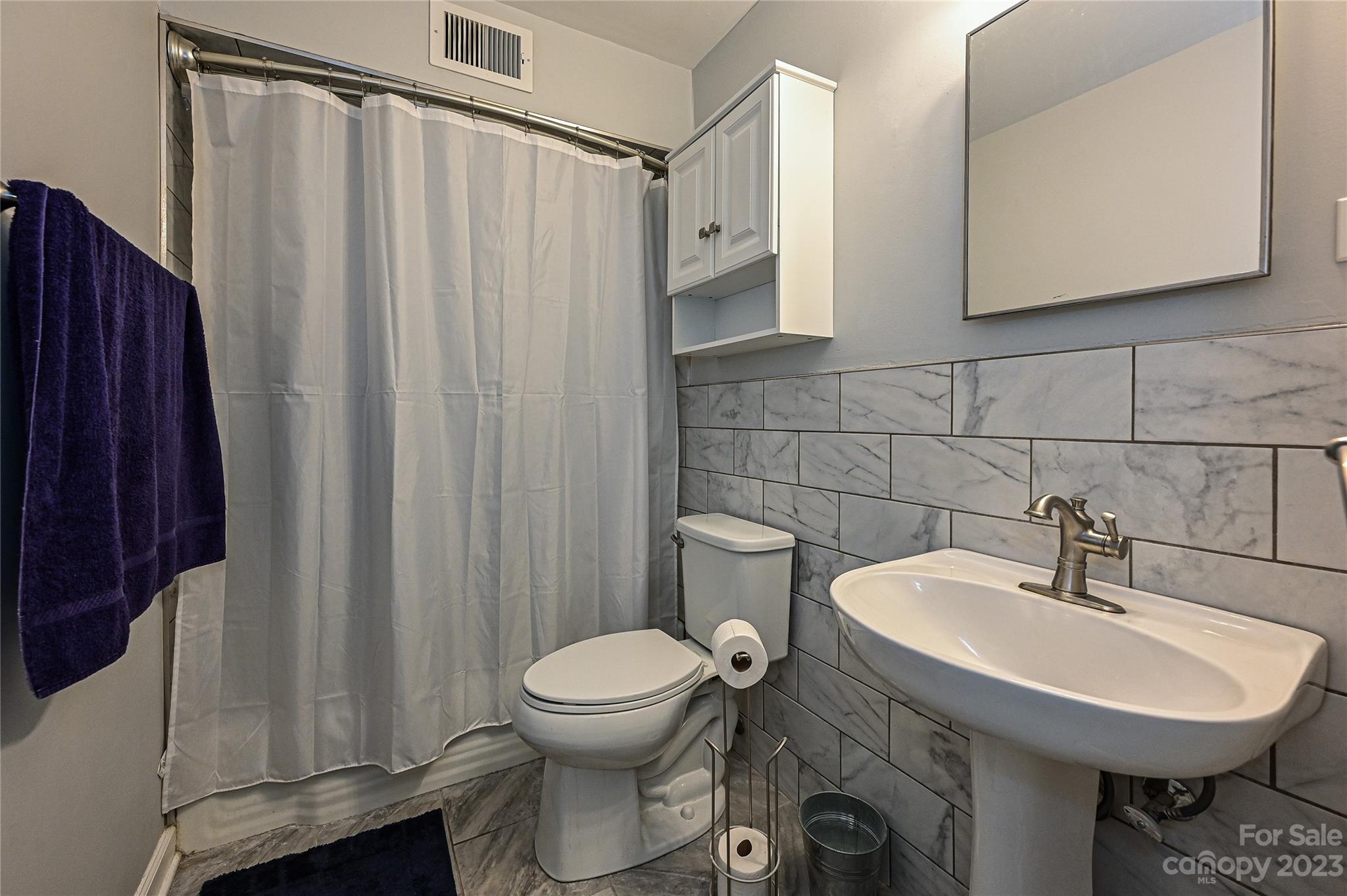 400 Queens Road, Unit B5 Charlotte, NC 28207 - Photo 17 of 20 a bathroom with a sink a toilet and shower
