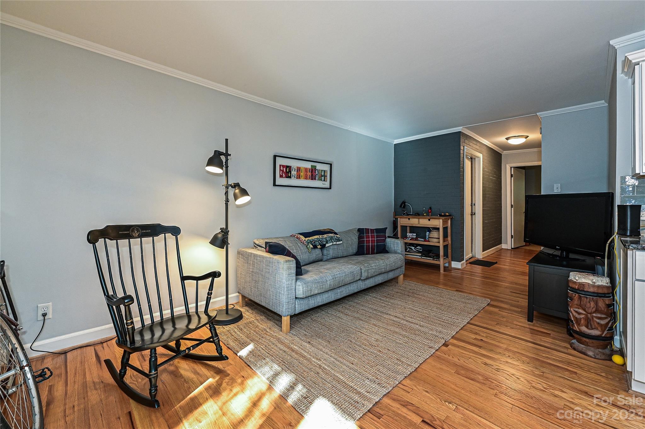 400 Queens Road, Unit B5 Charlotte, NC 28207 - Photo 4 of 20 a living room with furniture and a flat screen tv