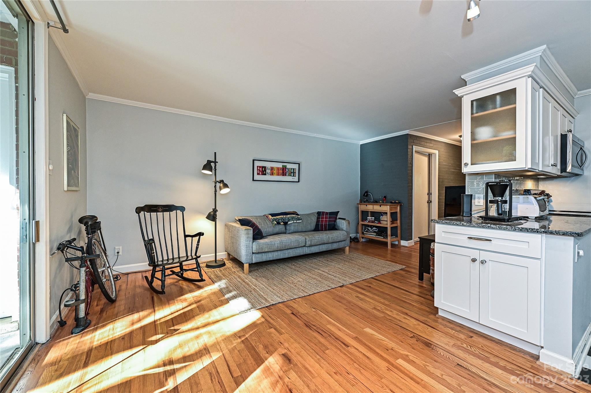 400 Queens Road, Unit B5 Charlotte, NC 28207 - Photo 6 of 20 a living room with furniture a rug and a window