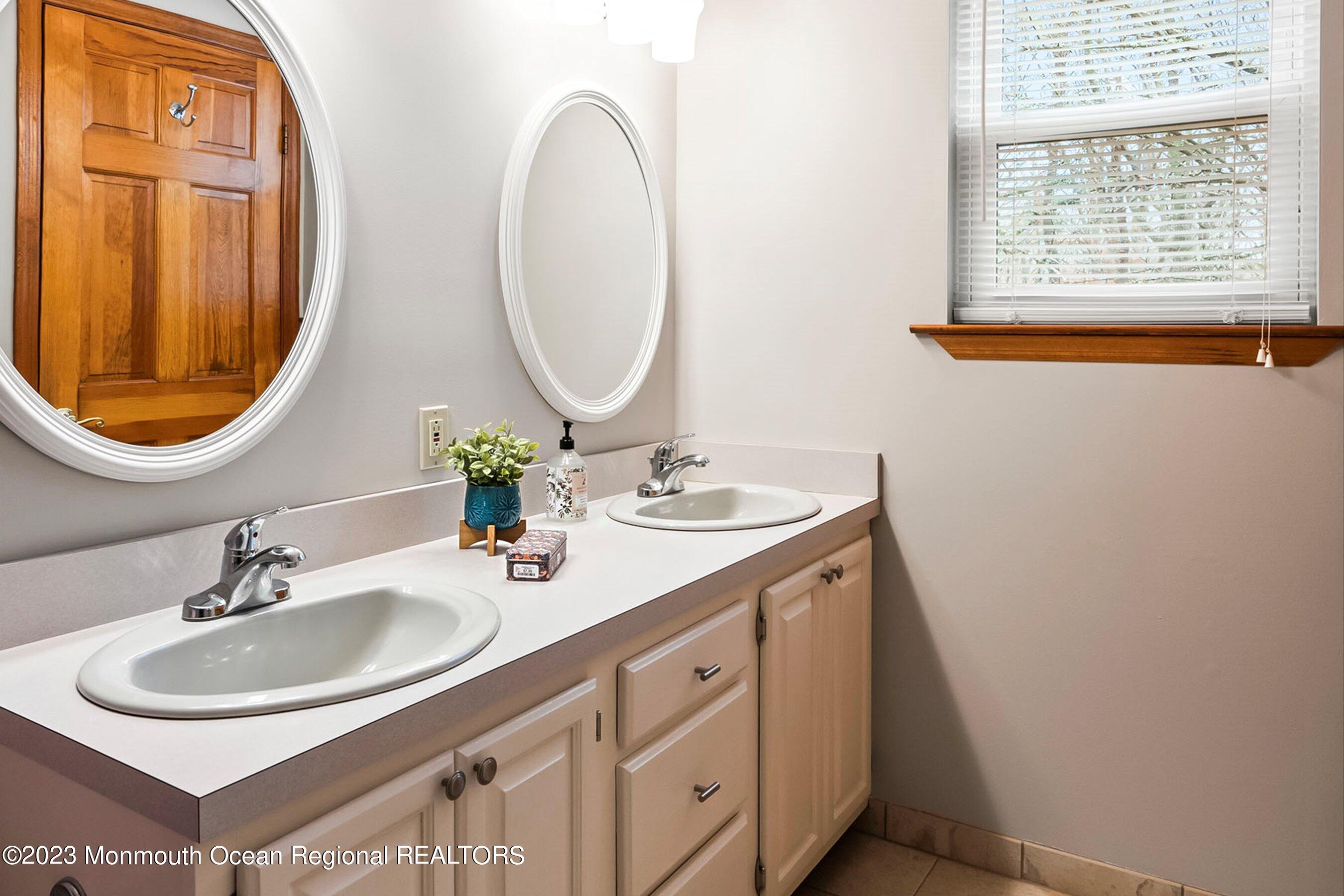 310 Easy Street Howell, NJ 07731 - Photo 20 of 45 25-Bed 2 Bath 1