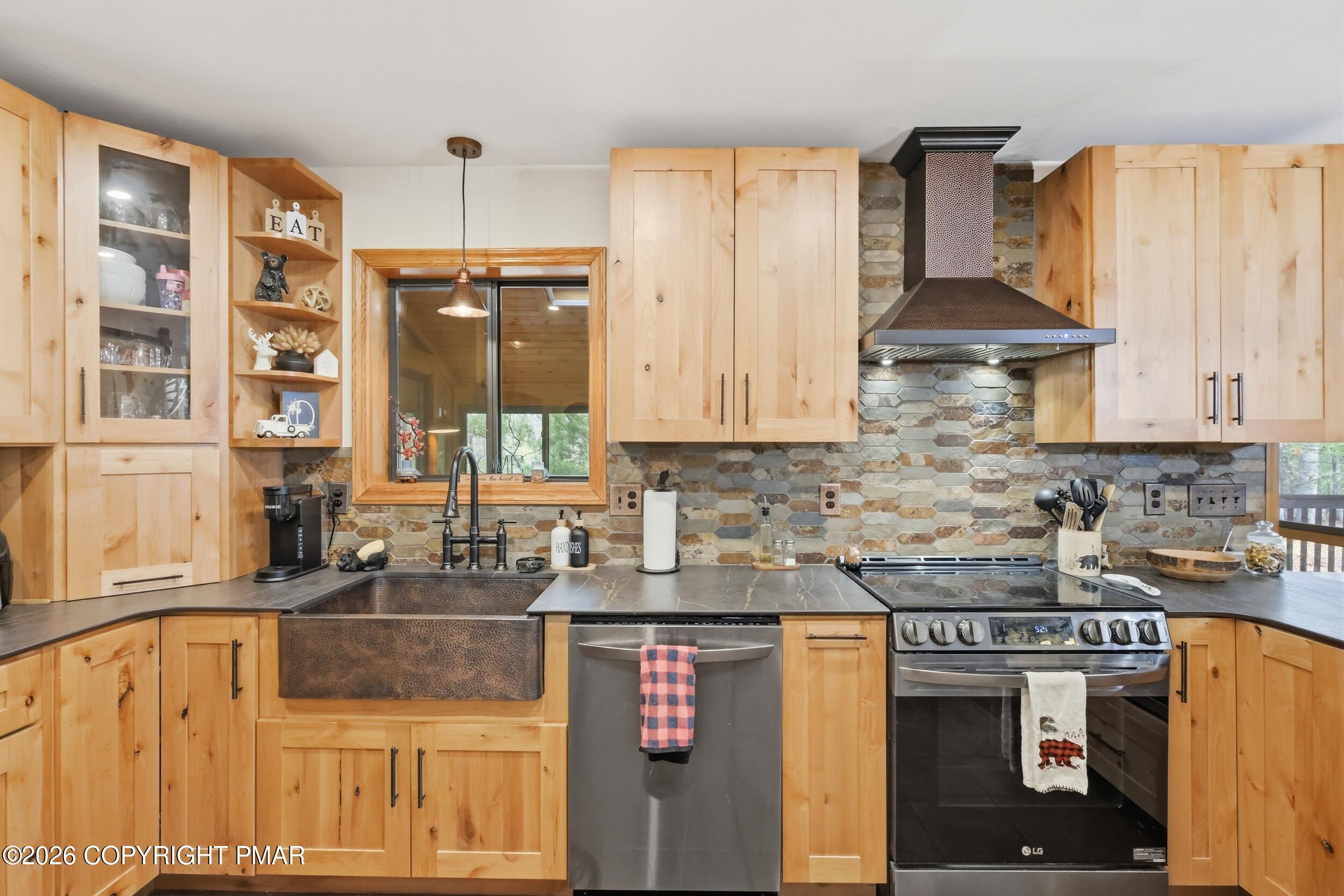 282 Blue Ridge Drive Canadensis, PA 18325 - Photo 18 of 59 Kitchen