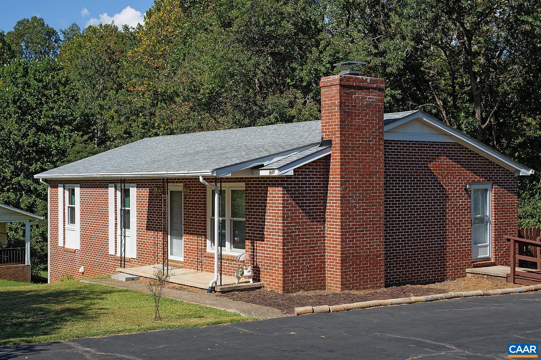 a house view with a outdoor space