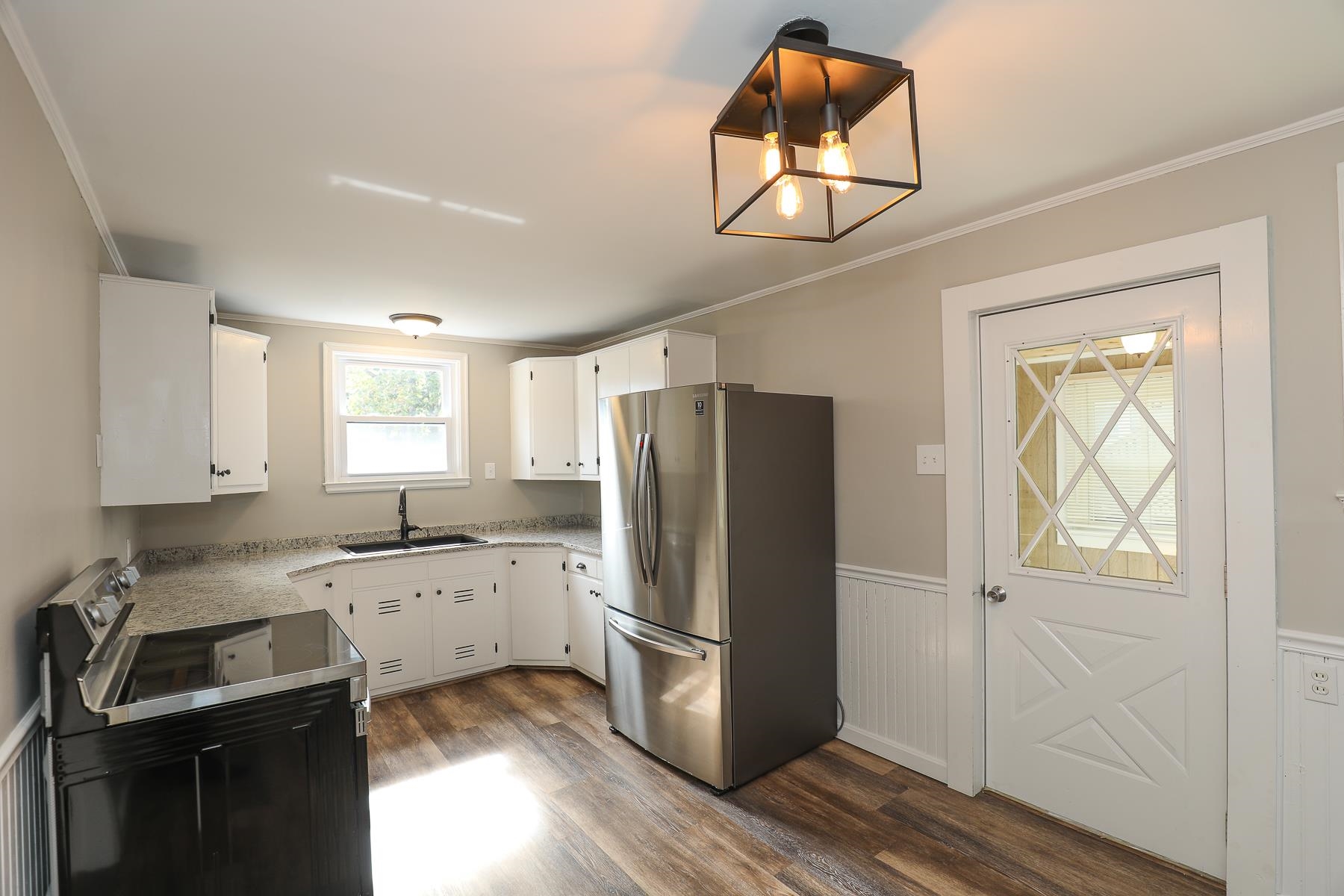 74 Riley Avenue Manchester, NH 03103 - Photo 2 of 37