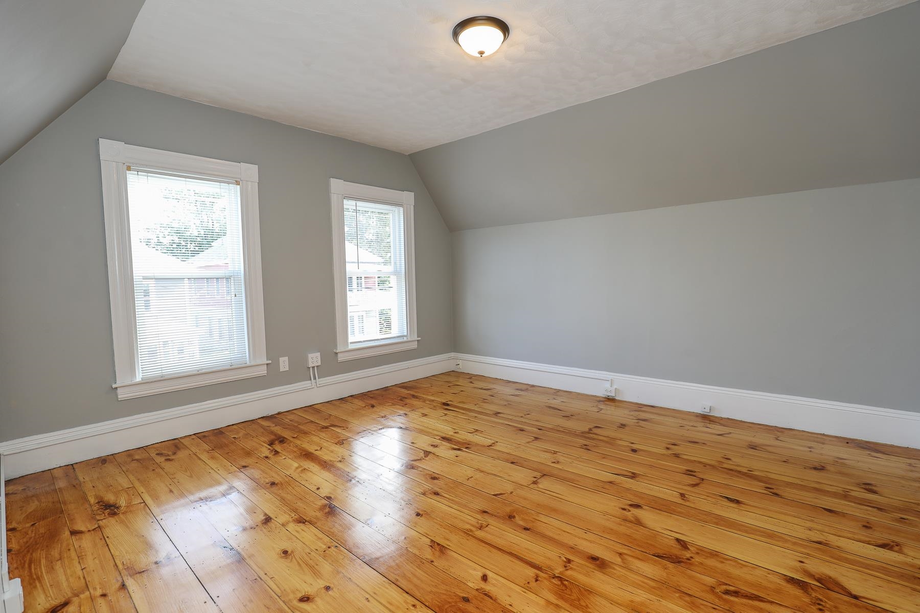 74 Riley Avenue Manchester, NH 03103 - Photo 23 of 37