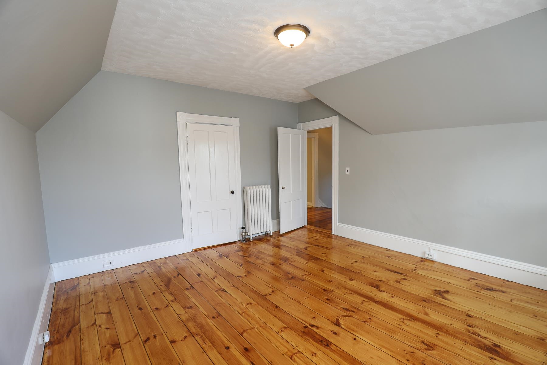 74 Riley Avenue Manchester, NH 03103 - Photo 25 of 37