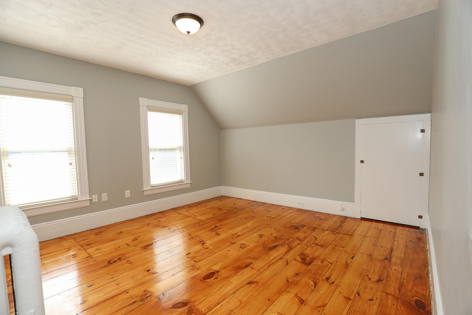 74 Riley Avenue Manchester, NH 03103 - Photo 26 of 37