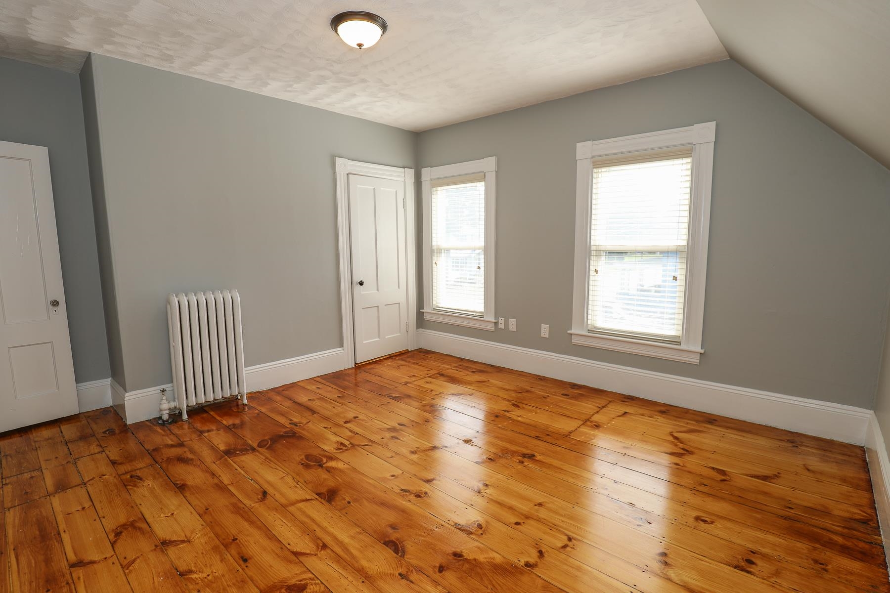 74 Riley Avenue Manchester, NH 03103 - Photo 27 of 37