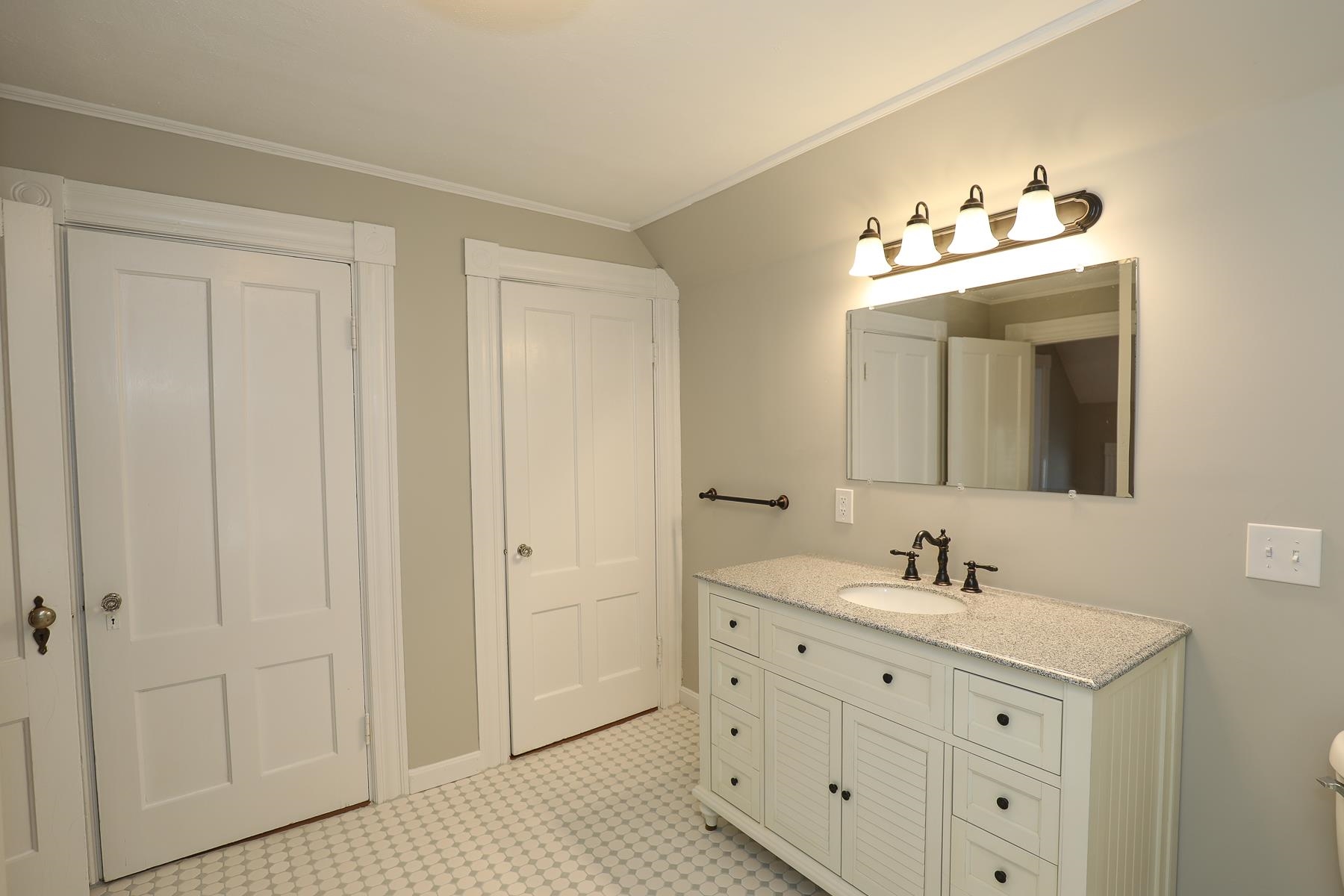 74 Riley Avenue Manchester, NH 03103 - Photo 31 of 37