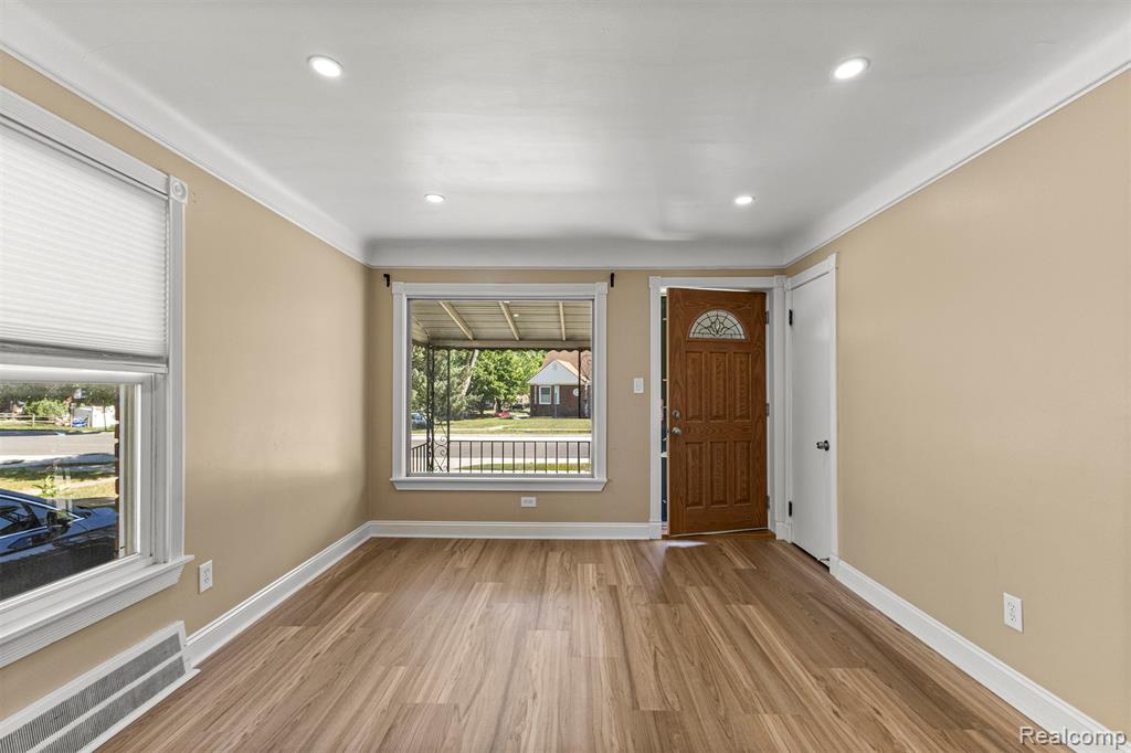 22312 Madison Street Dearborn, MI 48124 - Photo 12 of 47