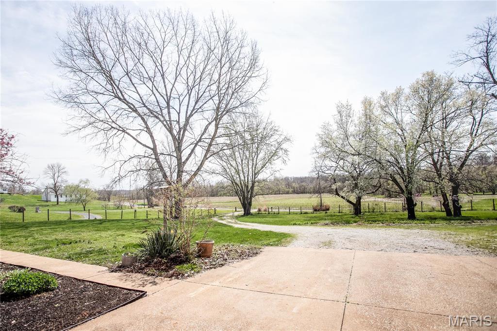 26152 Beltrees Road Dow, IL 62022 - Photo 4 of 40